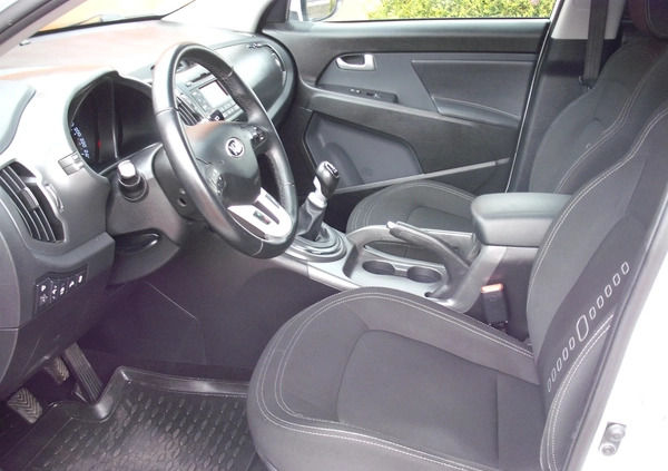 Kia Sportage cena 47990 przebieg: 164000, rok produkcji 2013 z Supraśl małe 137